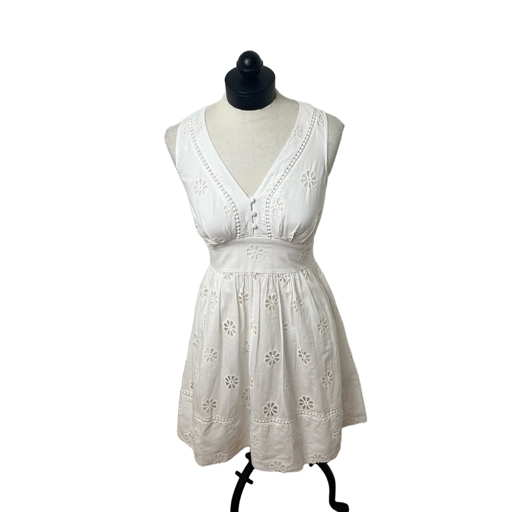 Kate Spade 100% Cotton White‎ Sleeveless VNeck Floral Eyelet Empire Dress Size 0